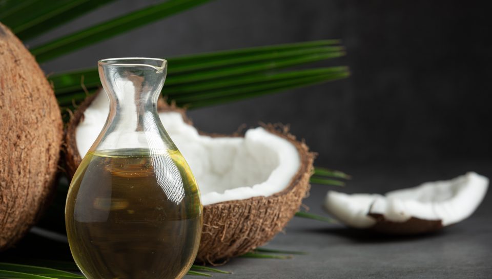 jug-coconut-oil-whit-coconut-put-dark-background (2)