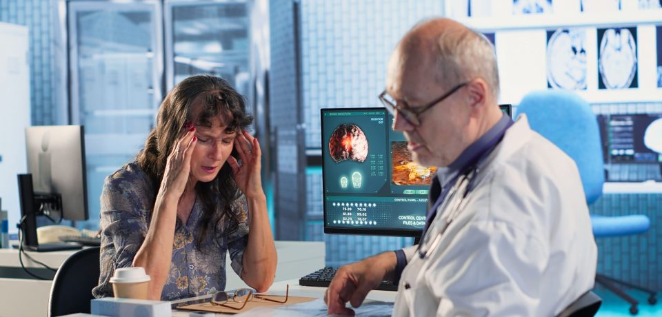 old-woman-patient-suffers-from-painful-migraine-asks-advice (1) old-woman-patient-suffers-from-painful-migraine-asks-advice (1)