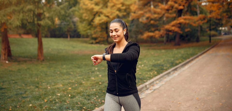 sports-girl-black-top-training-autumn-park (1) sports-girl-black-top-training-autumn-park (1)