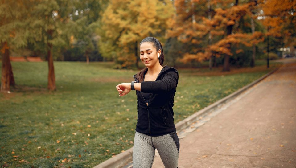 sports-girl-black-top-training-autumn-park (1)